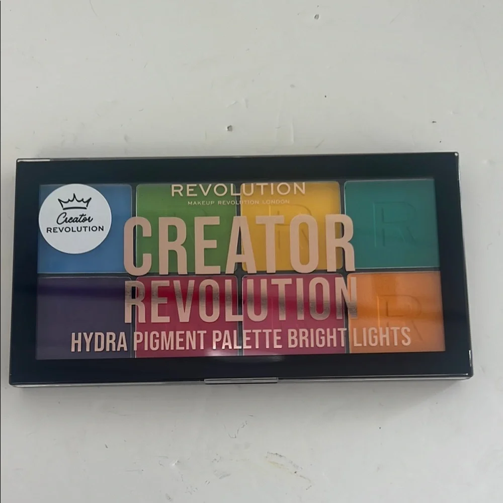 Revolution‎ Creator Hydra Pigment Palette Bright lights water activate.